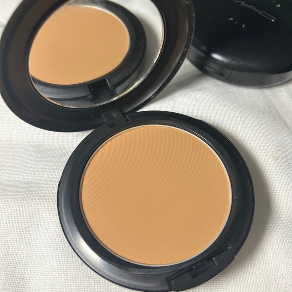 MAC Studio Fix Powder Foundation